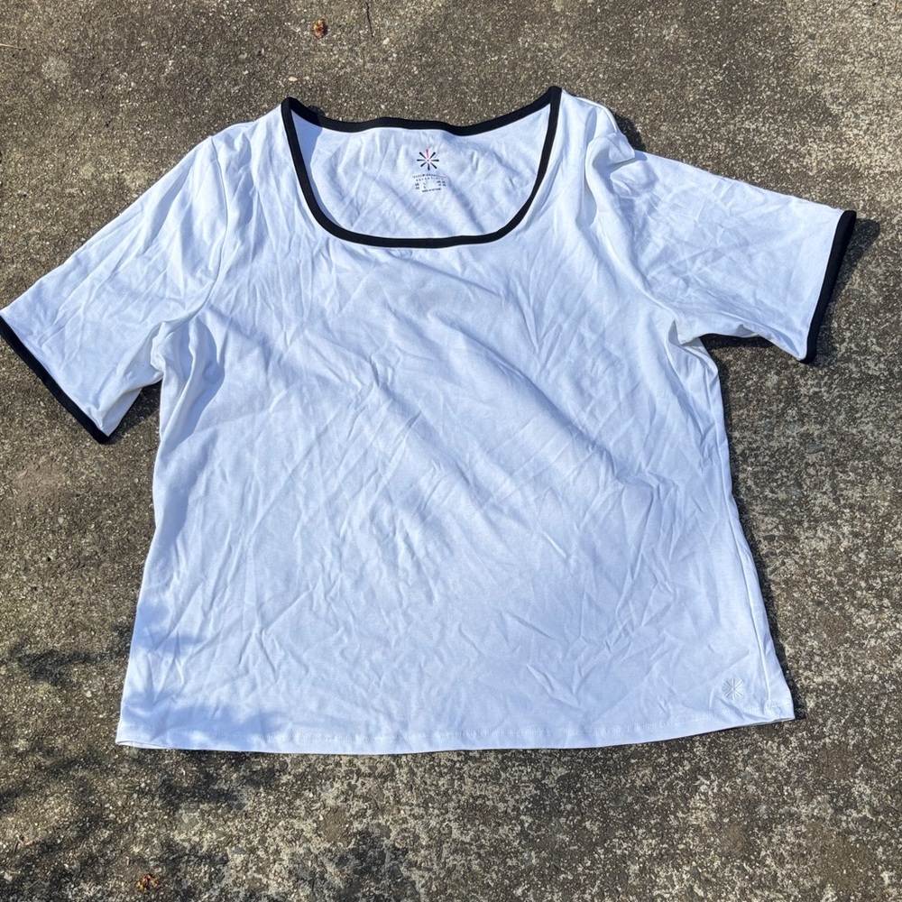 Isaac Mizrahi White Scoop Neck Short Sleeve Top with Black Trim